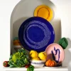 SERAX Plat de présentation rond sunny yellow - points noirs grès émaillé Ø 35 cm Feast By Ottolenghi Online