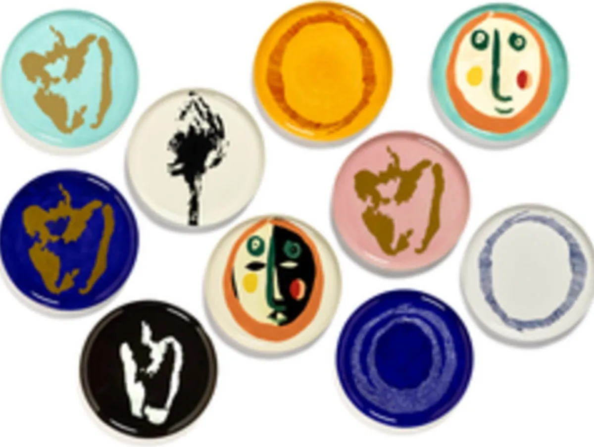 SERAX Plat de présentation rond sunny yellow - points noirs grès émaillé Ø 35 cm Feast By Ottolenghi Online