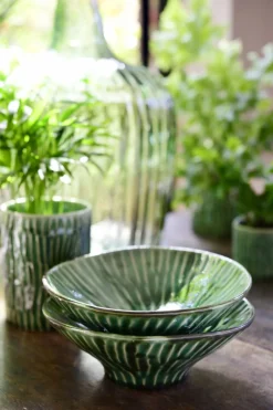 Plat de présentation rond vert grès émaillé 22 cm Ø 22 cm Verde Lanza - SERAX Outlet