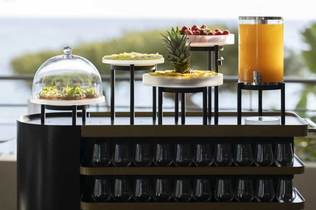 REVOL Plateau avec bord résine Mealplak Discount