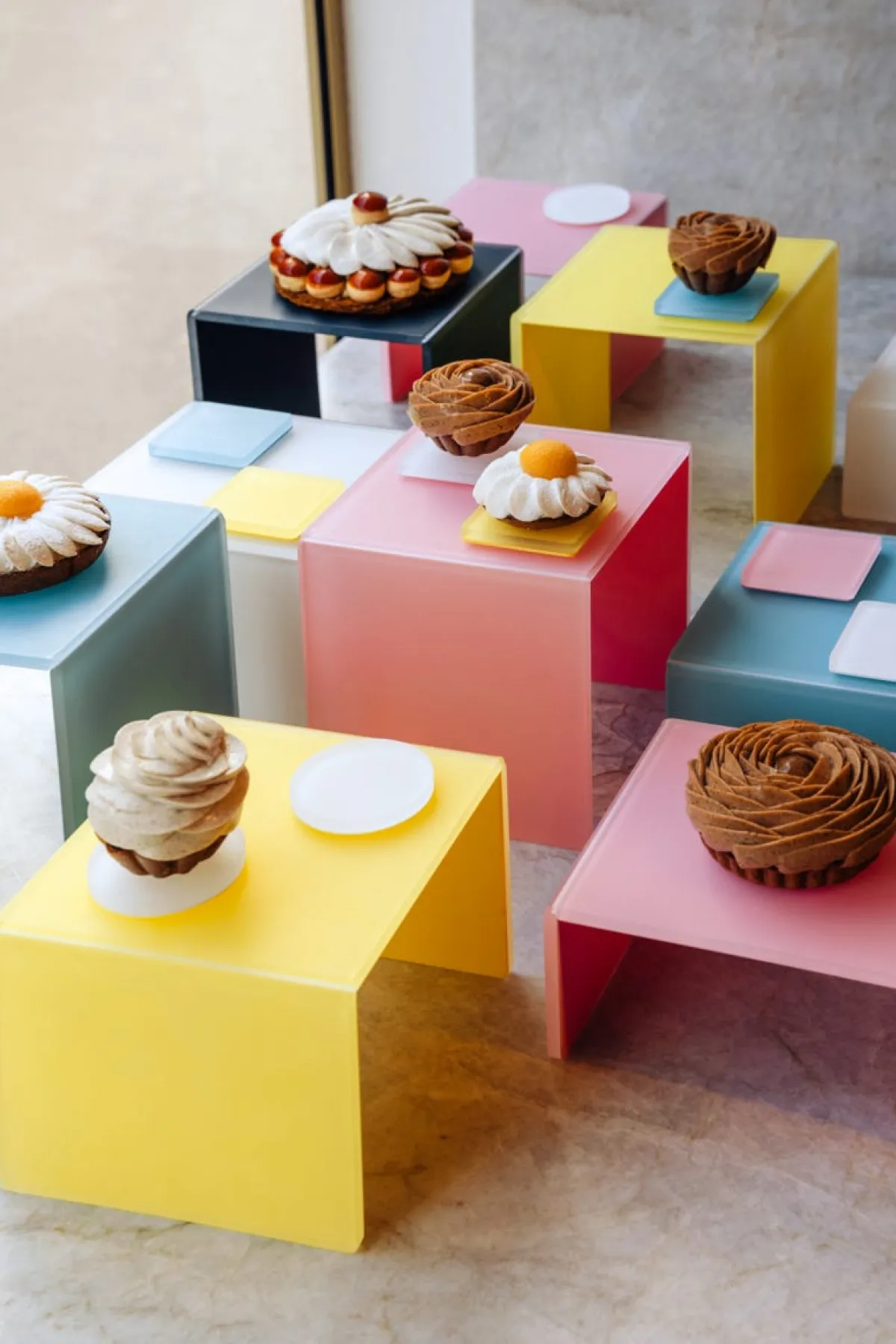 Plateau avec pieds résine Nacryl® blanc 20x20x20,5 cm Mealplak - REVOL Hot