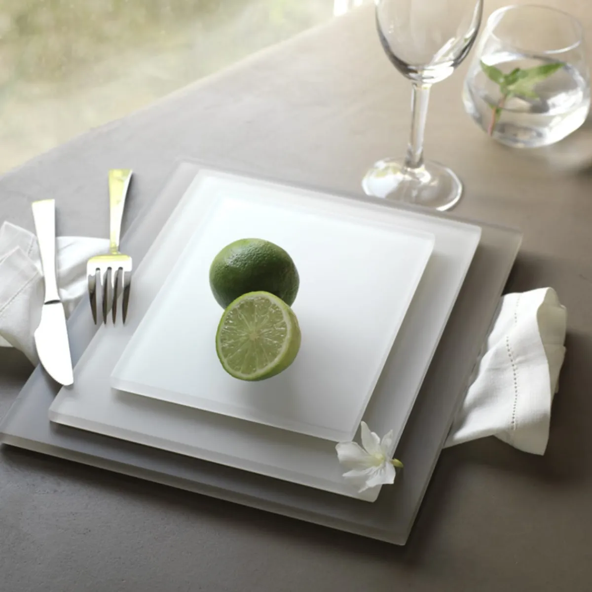 Plateau carré blanc résine Nacryl® 30 cm - MEALPLAK Hot