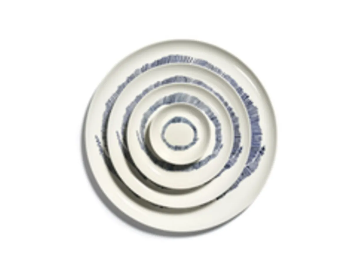 SERAX Plat rond blanc swirl - stripes bleu grès émaillé Ø 11,5 cm Feast By Ottolenghi