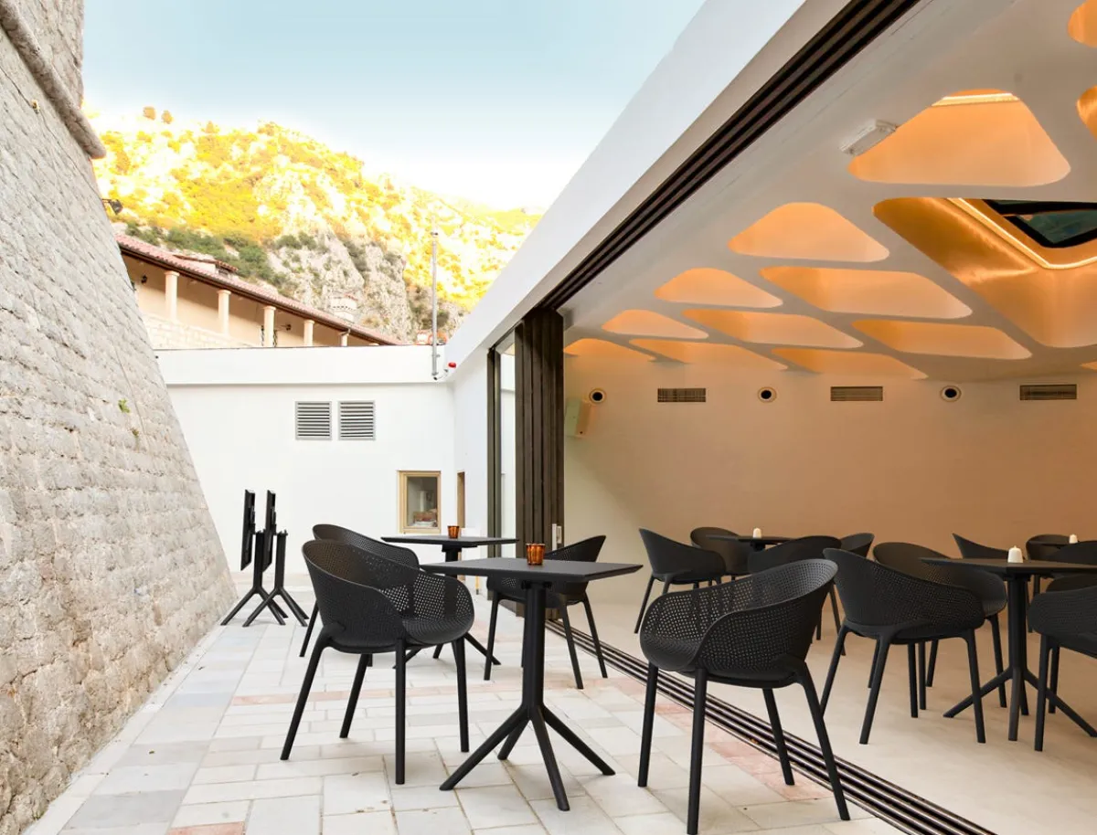 Table de terrasse carré noir 74x60x60 cm Kys - FLEXMOB Hot