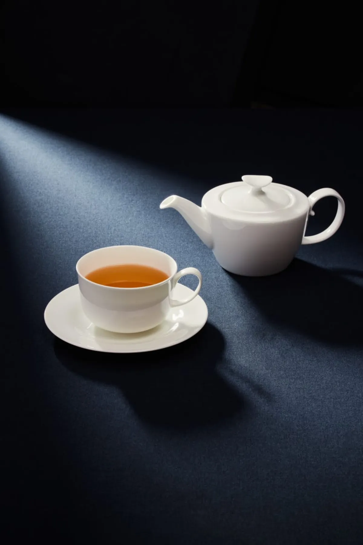 Théière & couvercle ovale blanc porcelaine bone china 120 cl Ø 16 cm Bravura - RAK Sale